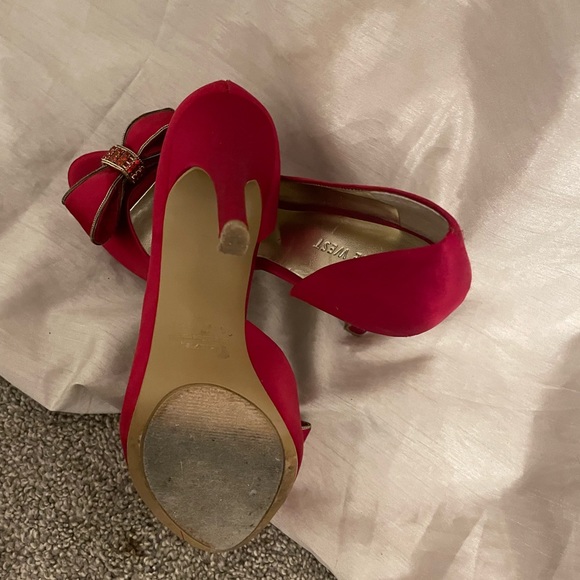 Satin red Nine West bowtie peep toe high heel shoes - Picture 3 of 7
